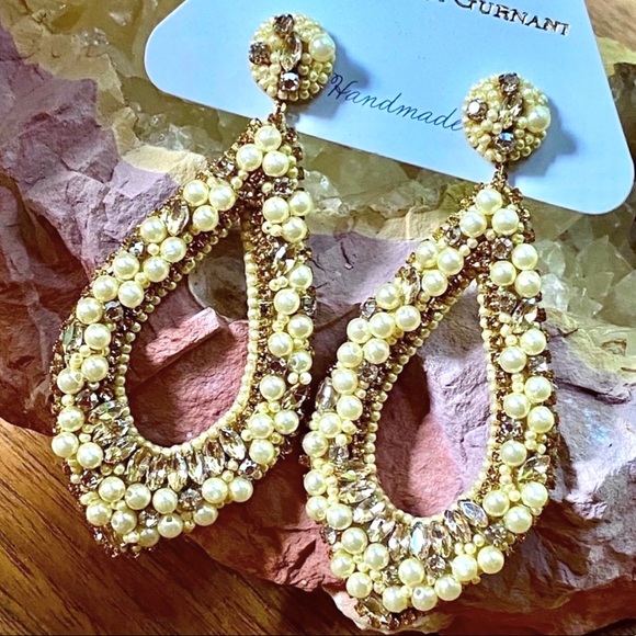 🌺🎉HP🎉🌺 NWT Deepa Gurnani Pearl & Crystal Hoop Chandeliers - Picture 12 of 16